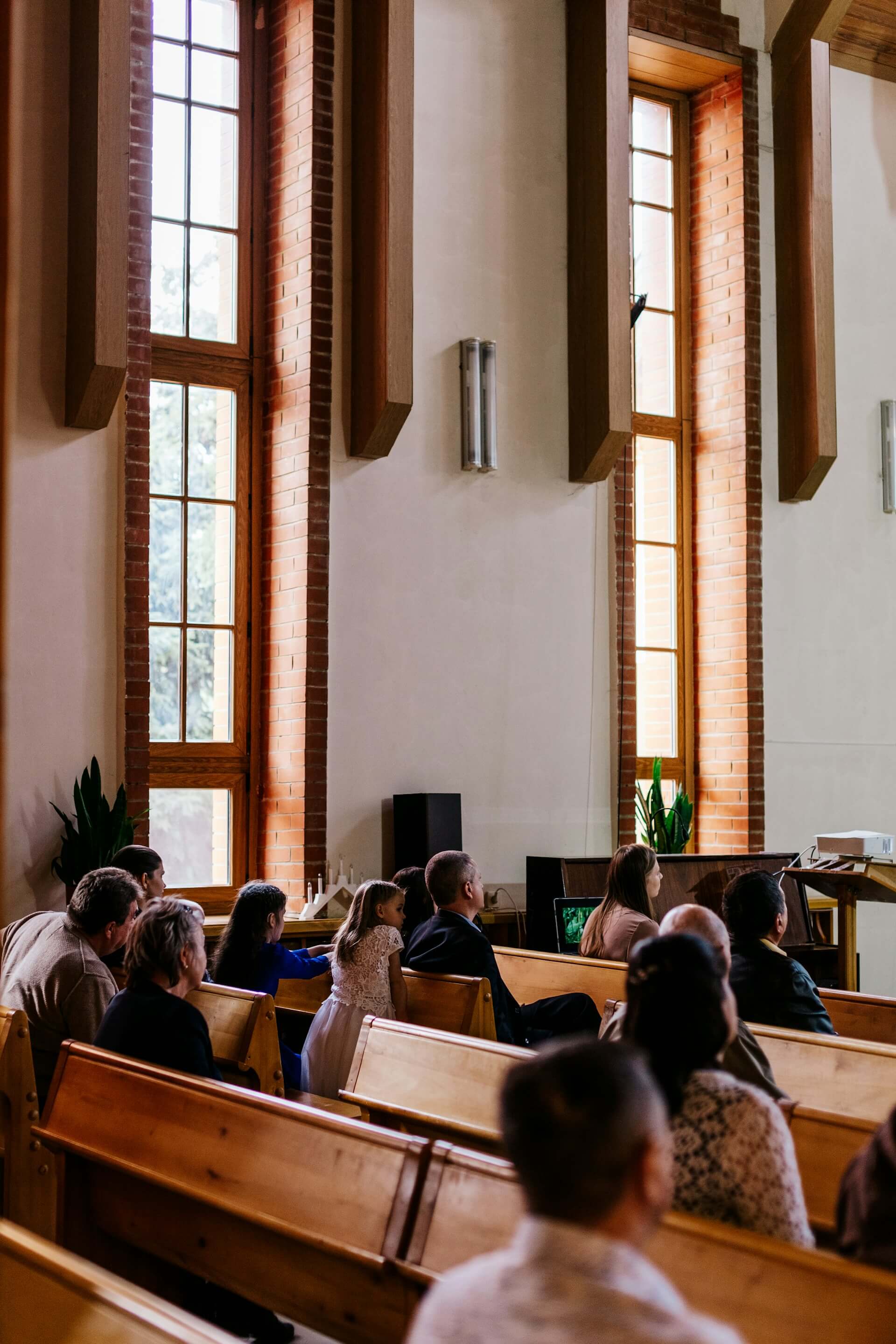 Pessoas na igreja